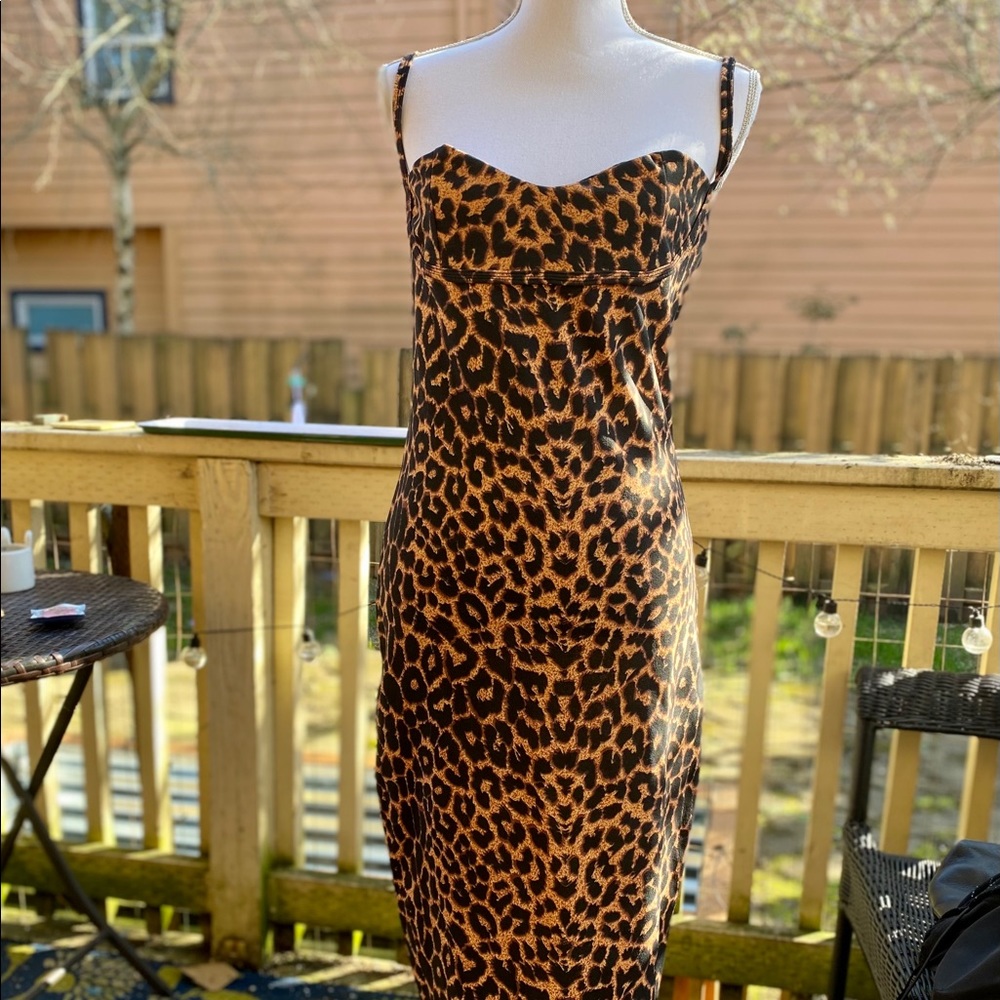 Sexy fitted NWT leopard print midi dress